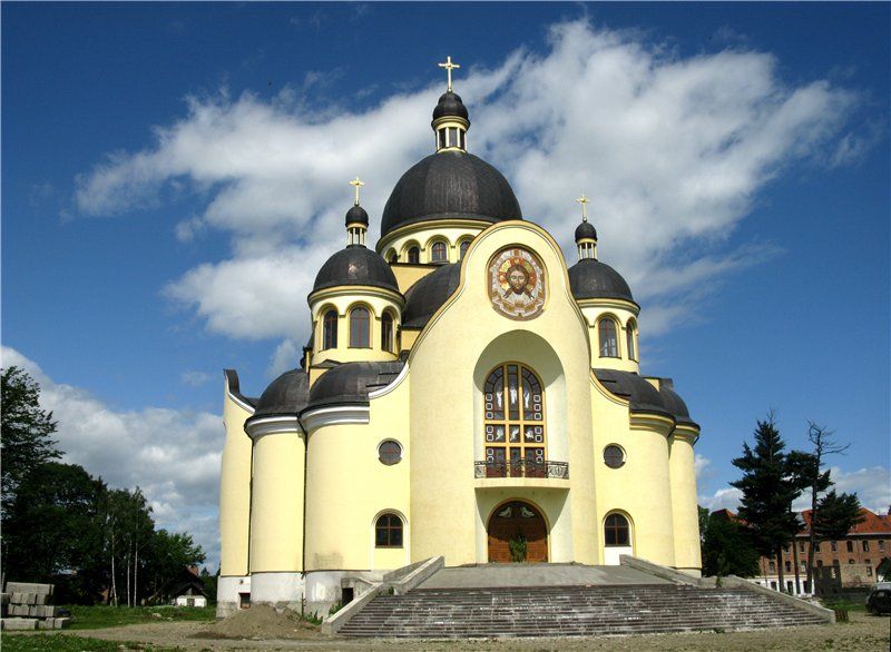 File:Kolomyia Transfiguration Cathedral.jpg