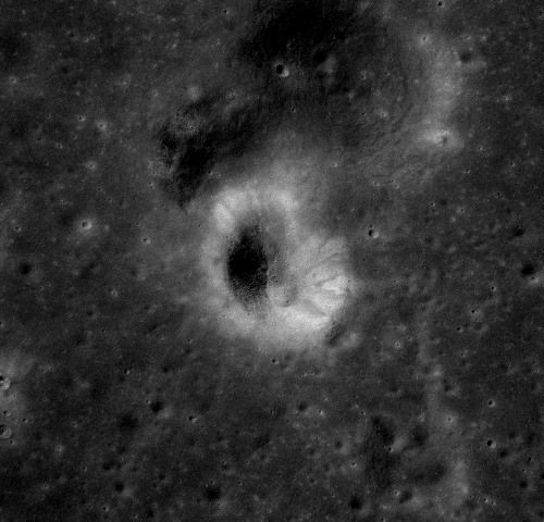 File:Mary crater AS17-P-2760.jpg