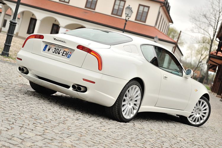 File:Maserati 3200 GT back view.jpg