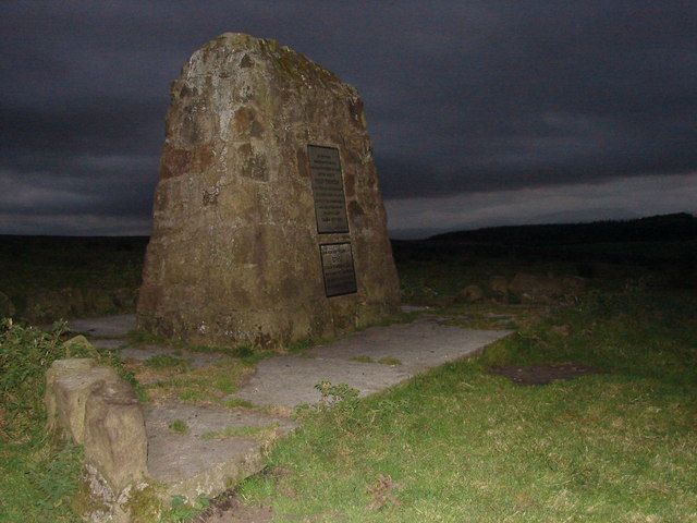 File:Snowden's Cairn - geograph.org.uk - 553253.jpg