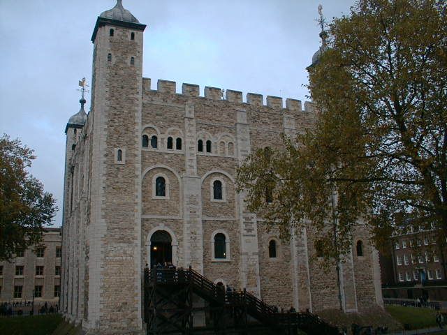 File:Tower of london interior bs.jpg