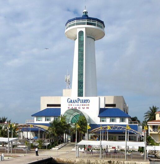 File:Gran Puerto de Cancún Lighthouse.jpg