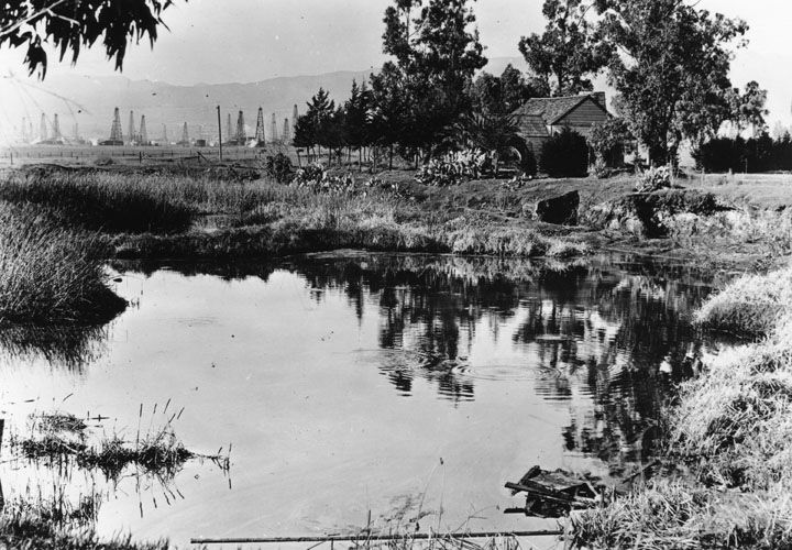 File:LaBrea-tarpits-1910.jpg