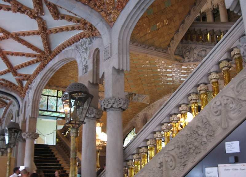 File:Palau de la Musica Catalana - foyer.jpg