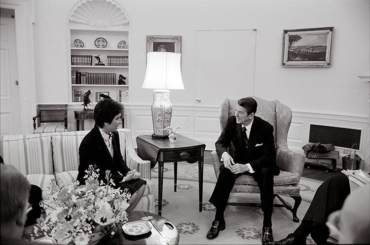 File:Ronald Reagan meets with Anne Gorsuch.jpg