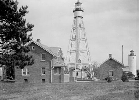 File:USCGmichiganislandlight.JPG