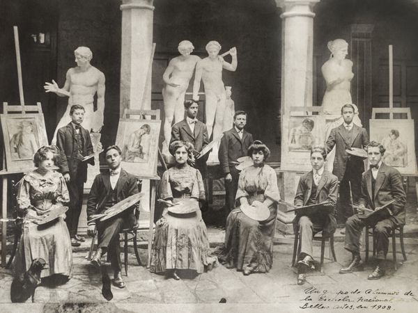 File:AlumnosdelaEscueladeBellasArtesdeQuito1908.jpg