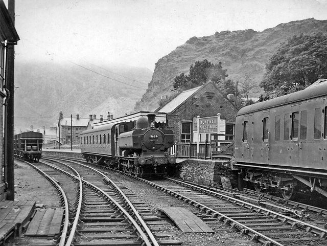 File:Blaenau ffestiniog central train station 1863519 25ee3290.jpg