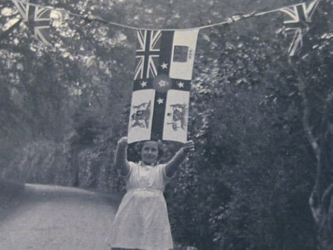 File:British Empire flag bunting.png