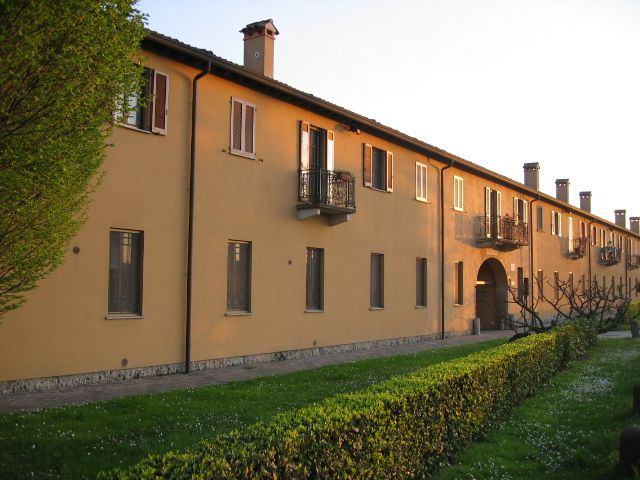 File:Cascina Sant'Ambrogio vista da Via dei Mille-2.JPG