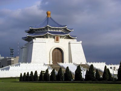 File:Chiang Kai-shek Memorial Hall in 2002.jpg