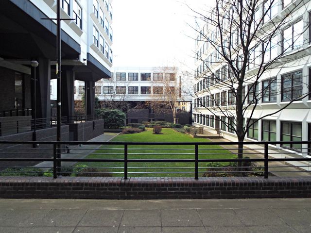 File:Elmbank Gardens - geograph.org.uk - 3788331.jpg