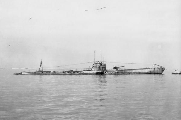 File:Japanese submarine Maru-4 in 1919.jpg