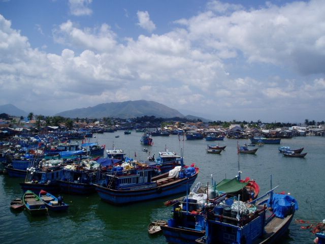 File:NhaTrangHarbour.JPG