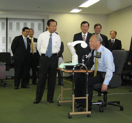 File:Toshihiro Nikai and Yoichi Masuzoe 20081110.jpg