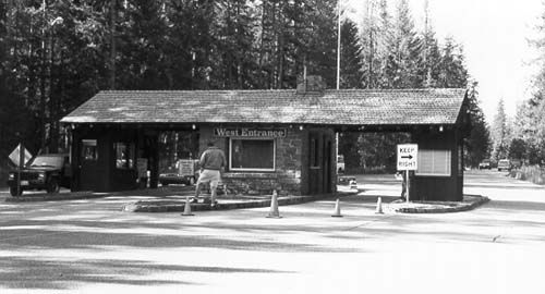 File:West Entrance Station, Glacier NP.jpg