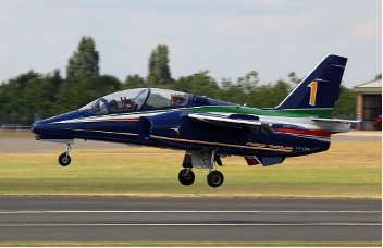 File:Alenia Airmacchi M-311.png