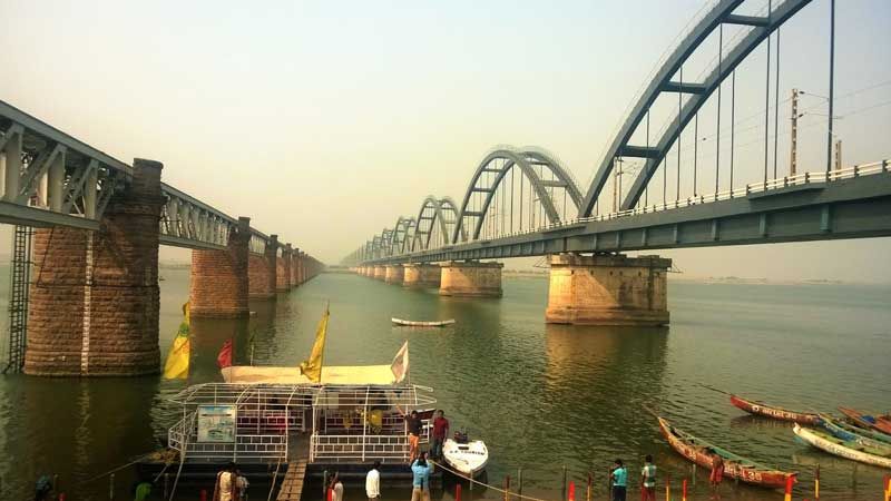 File:Rajahmundry Godavari bridge by British government.jpg