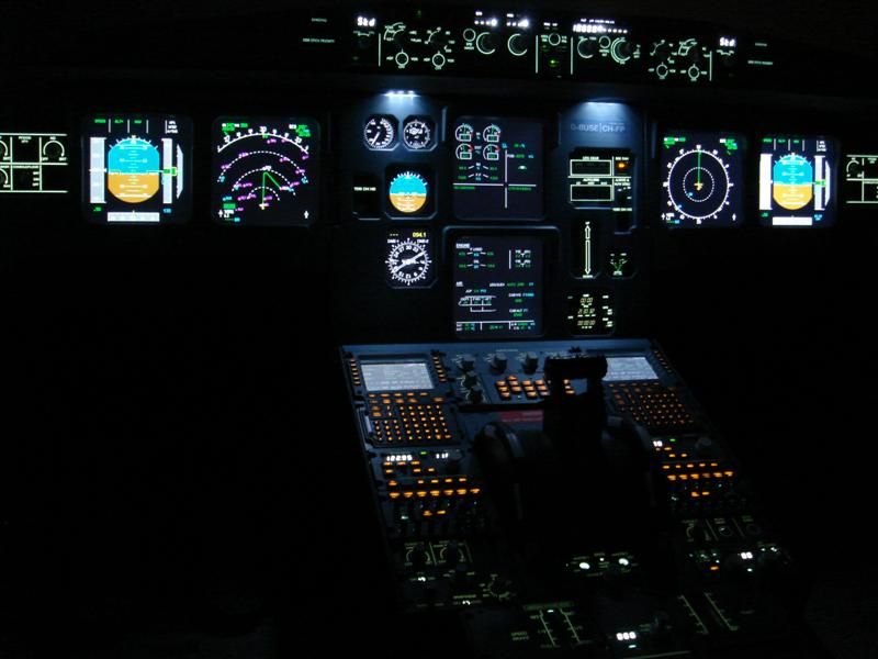 File:Suggy HomeCockpit Airbus Simulator.JPG