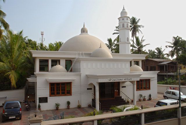 File:Tahir Mosque, Peyangadi, Kerala.jpg