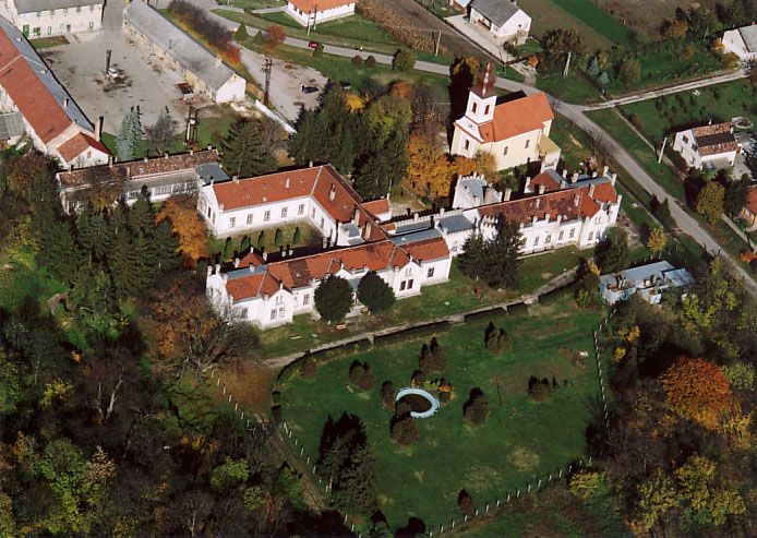 File:Tordas - Palace.jpg