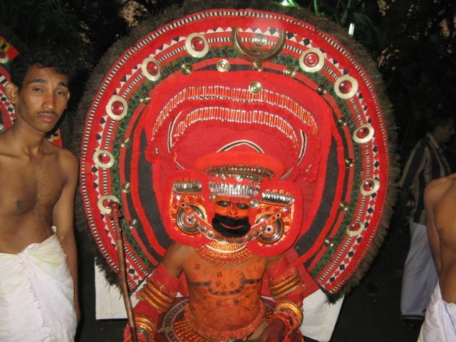 File:Vettakkarumakan theyyam.jpg