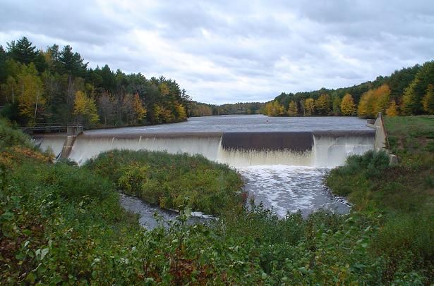 File:Bellamy Dam, Madbury, NH.jpg