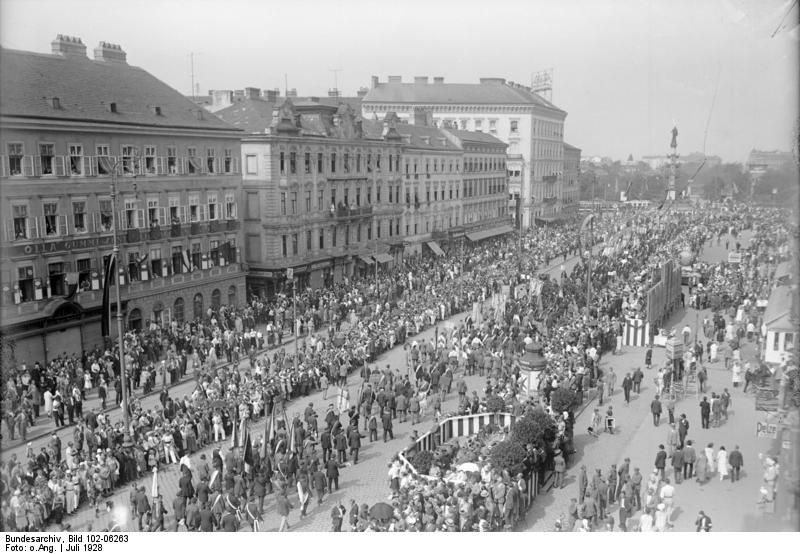 File:Bundesarchiv Bild 102-06263, Wien, Umzug zum Sängerbund-Fest.jpg