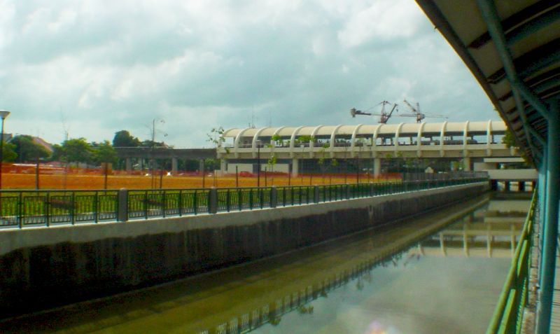 File:KembanganMRTStation-Singapore-20020225.jpg