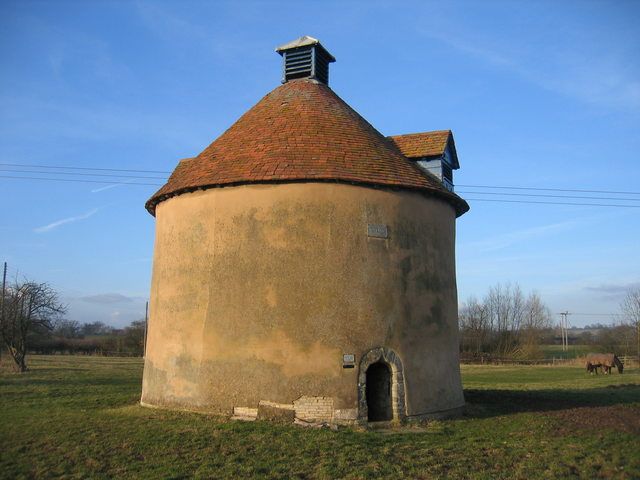 File:Kinwarton Dovecote - geograph.org.uk - 123980.jpg