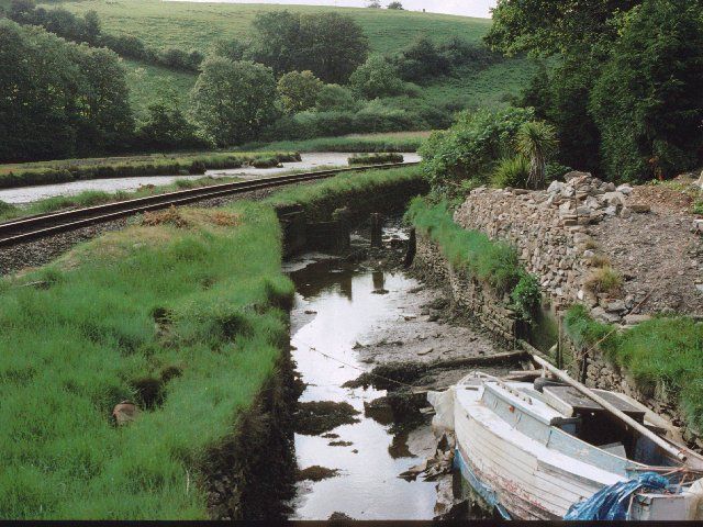 File:Looe Canal - geograph.org.uk - 6095.jpg