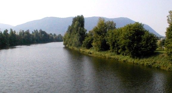 File:Rivierenoirepontfontaine.jpg