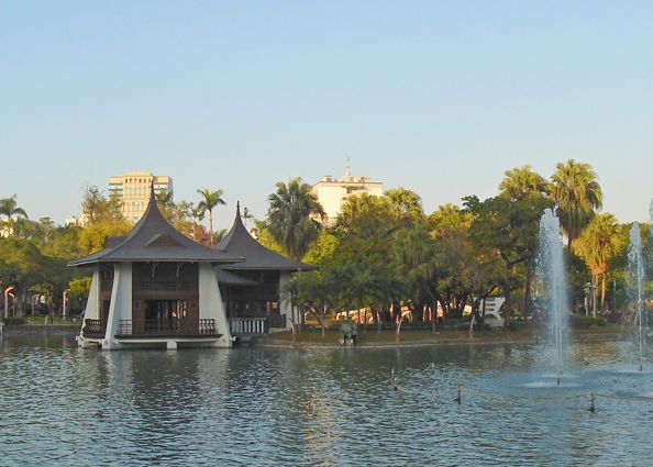 File:Taichung Park-1.JPG