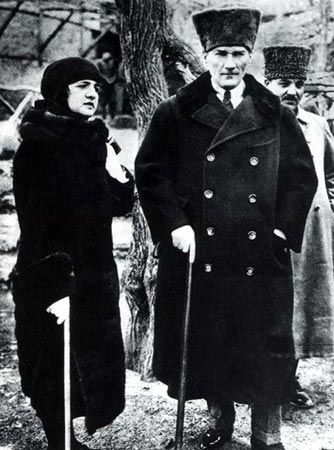 File:Mustafa Kemal Atatürk and Latife Uşşaki (1923).jpg