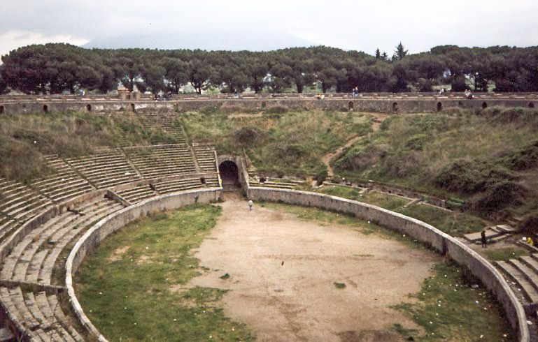 File:PompeijTheater.jpg