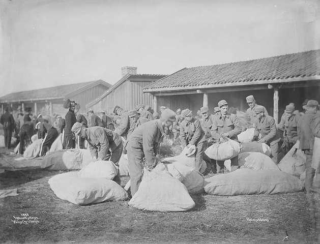 File:Soldiers at Gardermoen, 1904.jpg