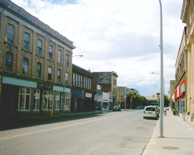 File:Victoria Street Thunder Bay.jpg