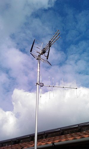 File:Yagi uda antenna.jpg