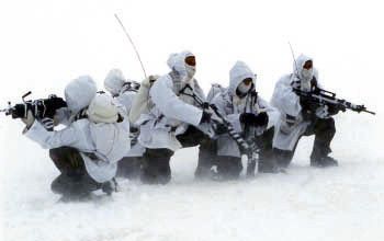 File:Alpinis on exercise; Italian Army.jpg