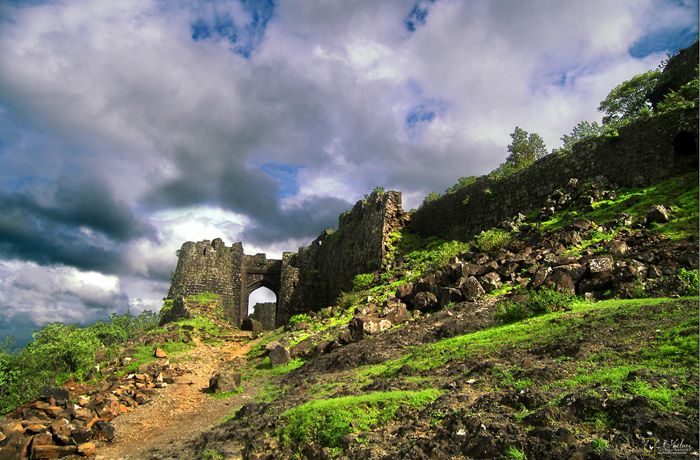 File:Gawilgarh Fort - C.SHELARE.jpg