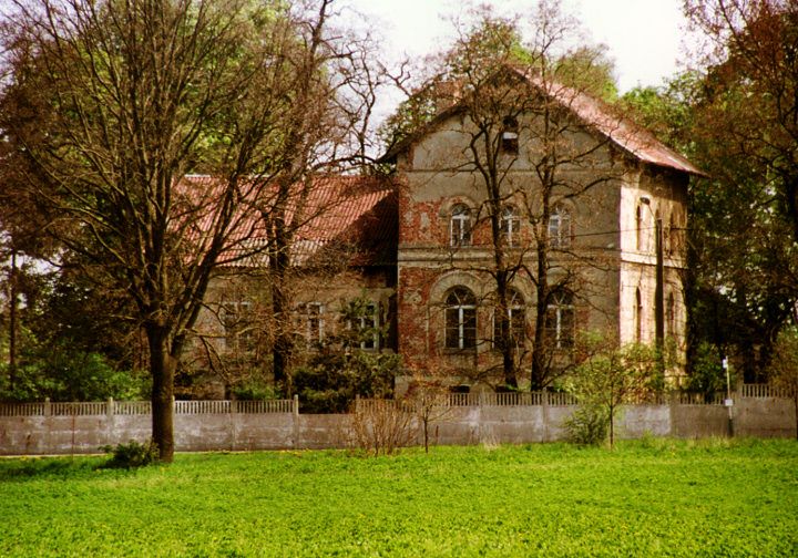 File:Karłowice (woj wielkopolskie)-dwor.jpg