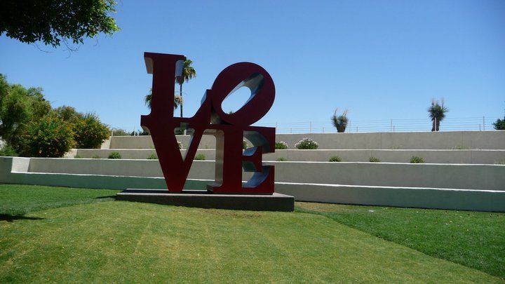 File:LOVE-Sculpture-Scottsdale-Arizona.jpg