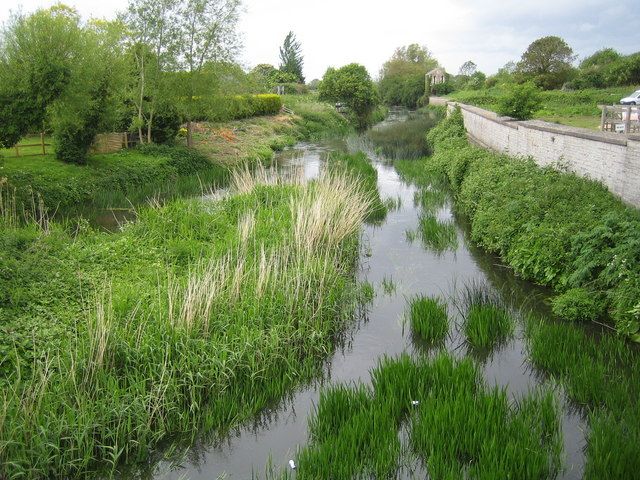 File:River Yeo in Ilchester.jpg