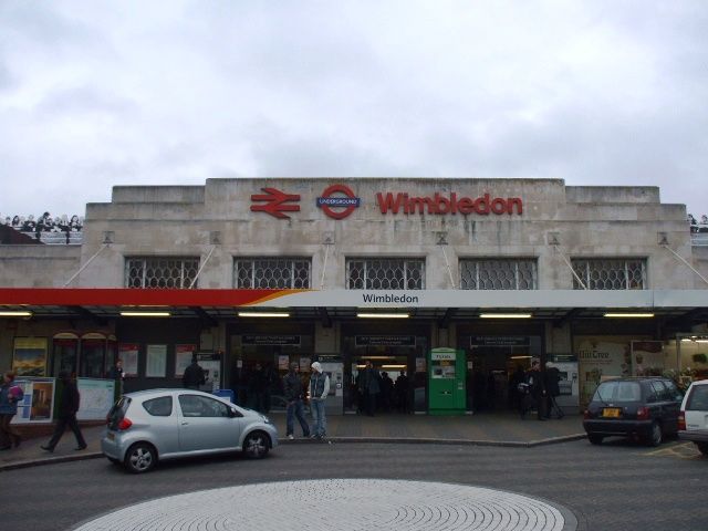 File:Wimbledon Station - geograph.org.uk - 1055194.jpg