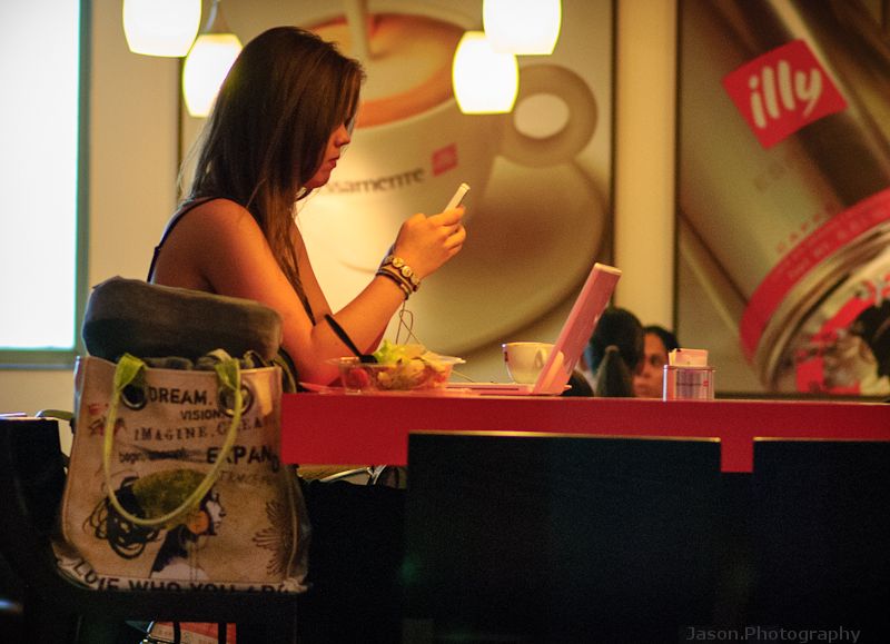 File:Woman texting while eating while using laptop.jpg