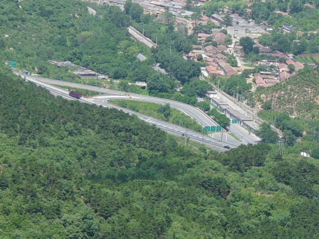 File:Badaling Expressway from GreatWall Jul2004 1.jpg