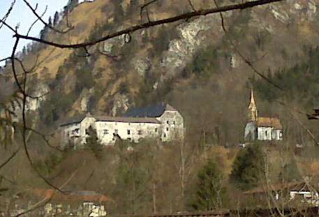 File:Burg Marquartstein.jpg