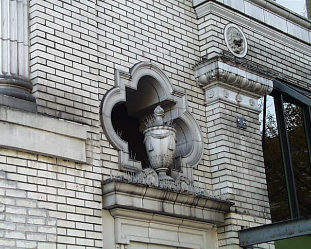 File:CapitolTheatreBuildingDetail2.JPG