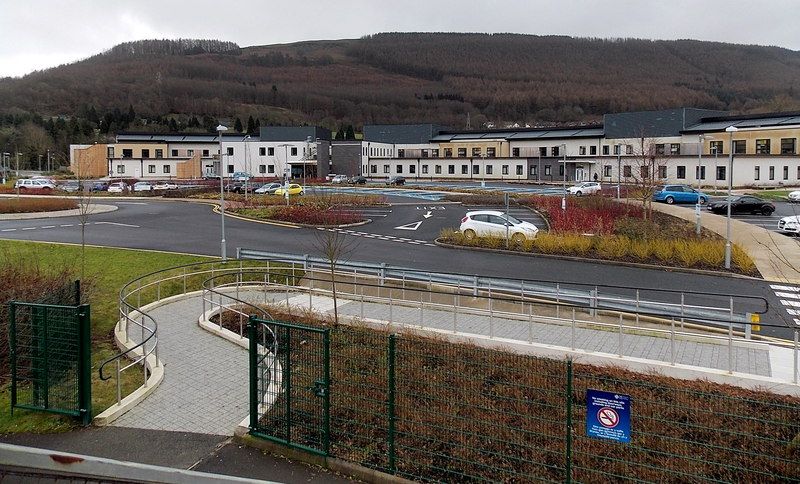 File:Cynon Valley Hospital, Mountain Ash (geograph 3958401).jpg