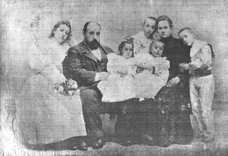 File:Duque de Solferino y su familia.png